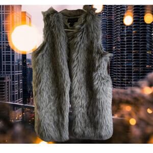 Rachel Zoe Medium faux fur gray lined woman's vest, jacket. Bust  38   length 31